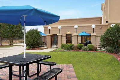Photo 5 - Hampton Inn & Suites Pine Bluff