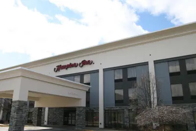 Photo 2 - Hampton Inn Youngstown-North