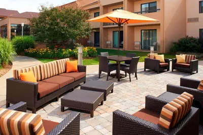 Photo 2 - Courtyard by Marriott Rockford
