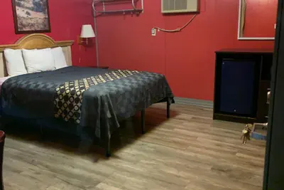 Photo 2 - Budget Inn