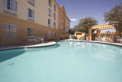 Photo 2 - La Quinta by Wyndham Pueblo
