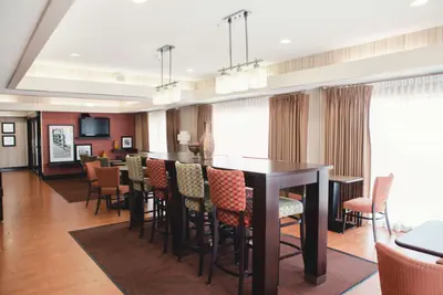 Photo 4 - Hampton Inn Bloomington West