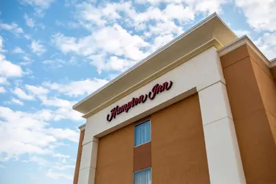 Photo 2 - Hampton Inn-Pontiac