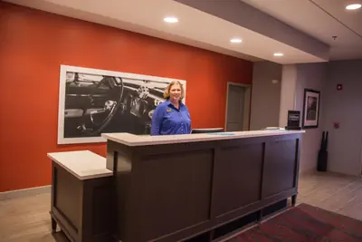 Photo 4 - Hampton Inn-Pontiac