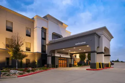 Photo 3 - Hampton Inn Kansas City Northeast