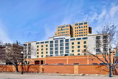 Photo 4 - DoubleTree by Hilton Davenport