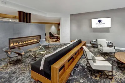 Photo 4 - DoubleTree by Hilton Wichita Airport