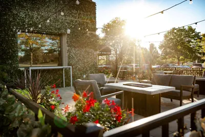 Photo 3 - DoubleTree Suites by Hilton Hotel & Conference Center Chicago-Downers Grove