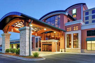 Photo 2 - Embassy Suites Savannah Airport