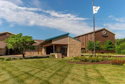 Photo 2 - DoubleTree by Hilton Collinsville/St.Louis