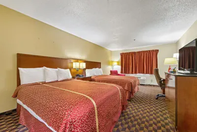Photo 5 - Geneva Motel