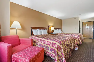 Photo 4 - Geneva Motel