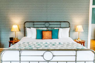 Photo 4 - White House Hotel