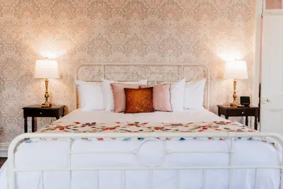 Photo 3 - White House Hotel
