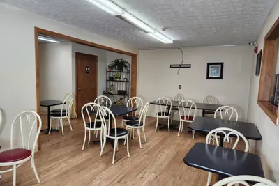 Photo 4 - WestSpring Inn - Westlake Cleveland