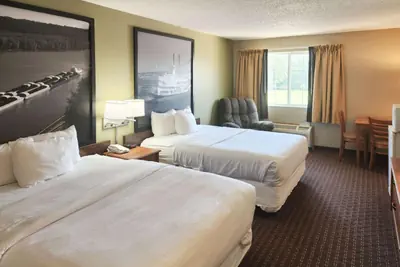 Photo 3 - MainStay Suites LeClaire - Quad Cities