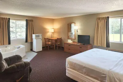 Photo 5 - MainStay Suites LeClaire - Quad Cities