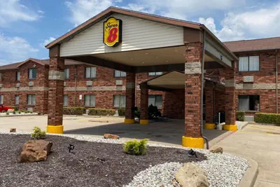 Photo 2 - Super 8 by Wyndham Independence KS
