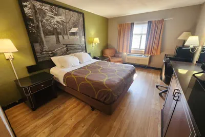 Photo 2 - Super 8 by Wyndham West Memphis