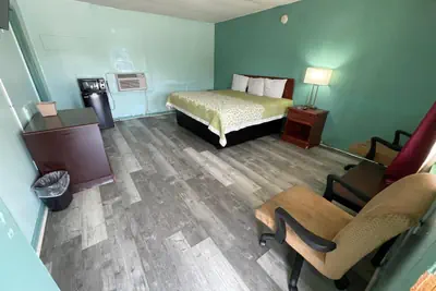 Photo 5 - LAMPLIGHTER INN