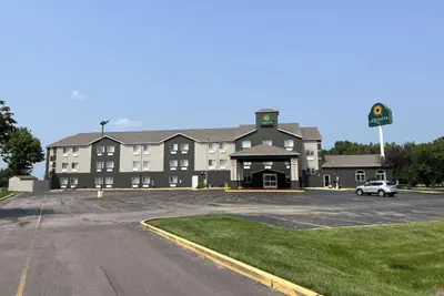 Photo 2 - La Quinta Inn & Suites by Wyndham Peru Starved Rock St Park