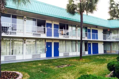 Photo 5 - Motel 6-Tifton, GA
