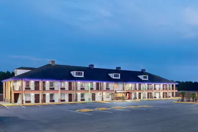 Photo 2 - Baymont by Wyndham Commerce GA Near Tanger Outlets Mall