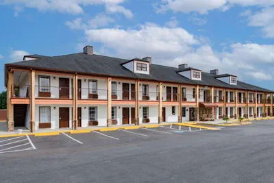 Photo 4 - Baymont by Wyndham Commerce GA Near Tanger Outlets Mall