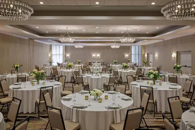 Photo 2 - Delta Hotels by Marriott Chicago Willowbrook