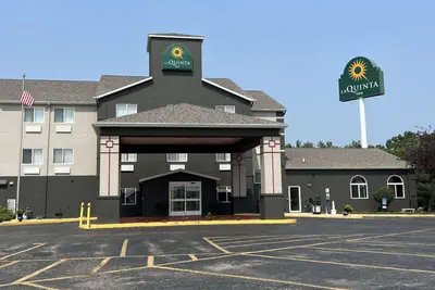 Photo 3 - La Quinta Inn & Suites by Wyndham Peru Starved Rock St Park