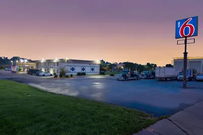 Photo 2 - Motel 6-Springfield, OH