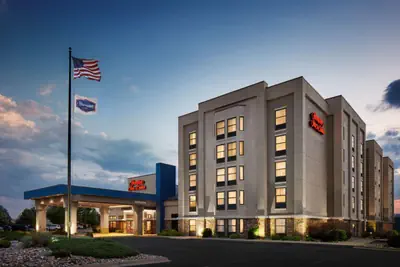 Photo 2 - Hampton Inn & Suites Pueblo-Southgate