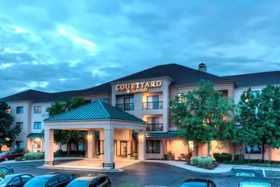 Photo 2 - Courtyard by Marriott Wichita East