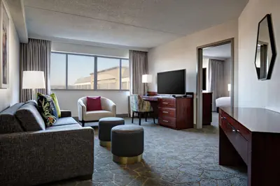 Photo 3 - DoubleTree by Hilton Fairfield Hotel & Suites