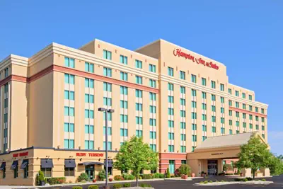 Photo 2 - Hampton Inn & Suites Chicago North Shore