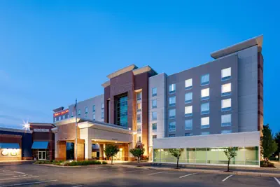 Photo 3 - Hampton Inn & Suites St. Louis at Forest Park