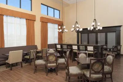Photo 4 - Hampton Inn & Suites Moline-Quad City Int'l Aprt