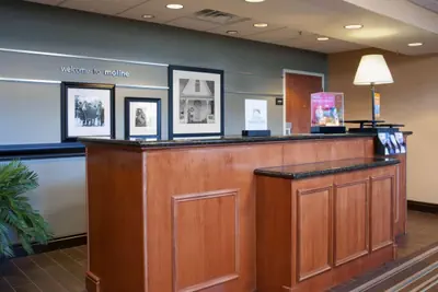 Photo 2 - Hampton Inn & Suites Moline-Quad City Int'l Aprt