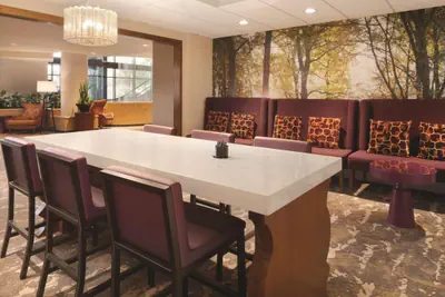 Photo 3 - Hilton East Brunswick