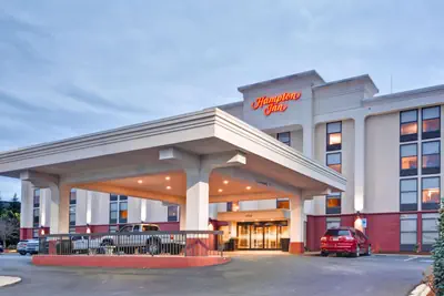 Photo 4 - Hampton Inn Hendersonville