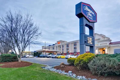 Photo 2 - Hampton Inn Hendersonville