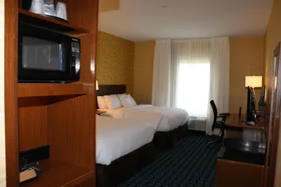 Photo 4 - Fairfield Inn & Suites by Marriott Bowling Green