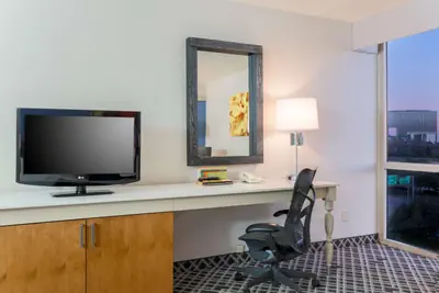 Photo 2 - Hilton Garden Inn Dallas/Market Center