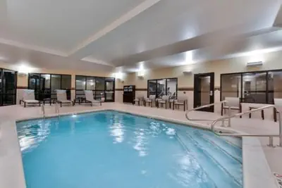 Photo 2 - Courtyard by Marriott St Louis Chesterfield