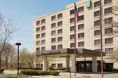 Photo 2 - Embassy Suites by Hilton Chicago North Shore Deerfield