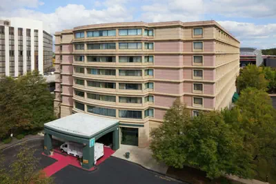 Photo 4 - Embassy Suites by Hilton Chicago O'Hare Rosemont