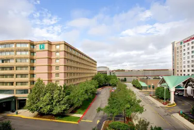 Photo 3 - Embassy Suites by Hilton Chicago O'Hare Rosemont