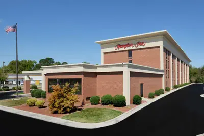 Photo 2 - Hampton Inn High Point