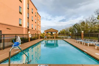 Photo 2 - Hampton Inn Foley