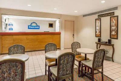 Photo 3 - Days Inn by Wyndham West Des Moines - Clive